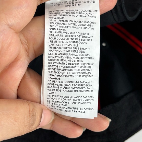 Formula 1 F1 Grand Prix Logo Baseball Cap Black Cap with Red Logo - Picture 15 of 15